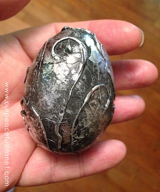 Everyone loves dragons! You can make this beautiful small dragon egg with a plastic egg, a glue gun and some paint.  It simple!