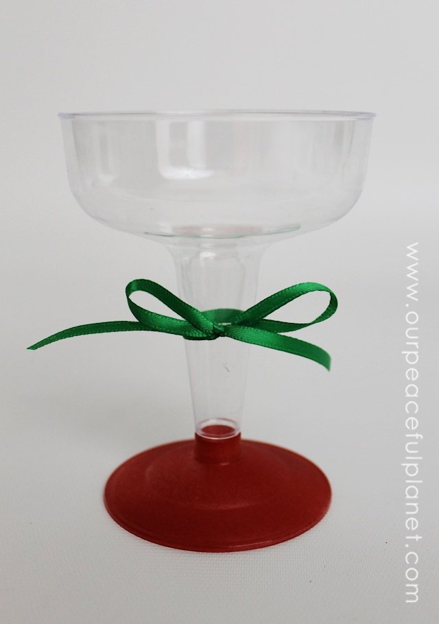 Looking for unique Christmas party ideas? Make these beautiful inexpensive holiday goblets from Dollar store plasticware!  Usable for drinking or decor. 