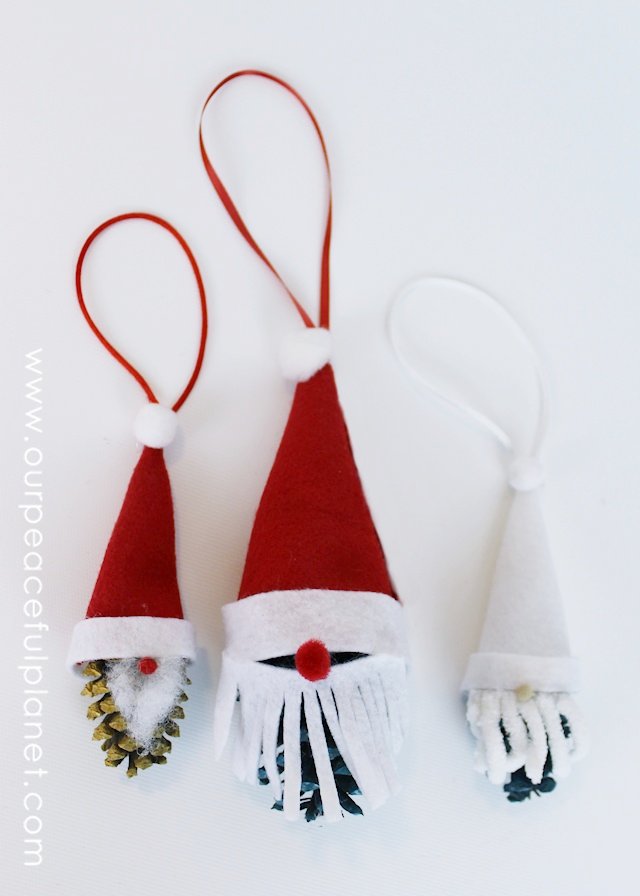 Do you live where you have access to pine cones? Here’s a great little way to use them in your holiday decorating! Make this darling Santa and Elf. You could cover an entire Christmas tree with these! How cute would that be?