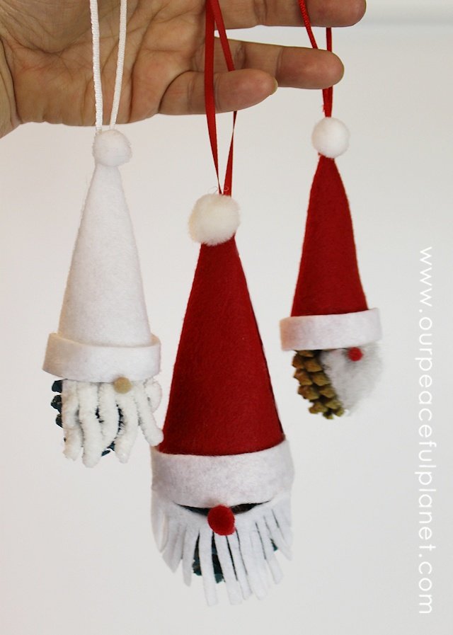 Do you live where you have access to pine cones? Here’s a great little way to use them in your holiday decorating! Make this darling Santa and Elf. You could cover an entire Christmas tree with these! How cute would that be?