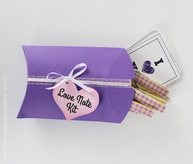 Leave special message for those you love with this inexpensive little Love Note Kit! The case is made from cardstock and we give you the FREE PATTERN along with lot of PRINTABLE NOTES! Grab a few small clothespins and you have a perfect gift. It’s great for Valentine’s day or any day of the year!