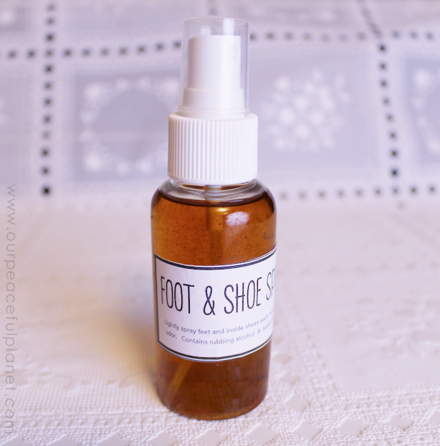 Cure smelly feet naturally using our powerful recipe for foot and shoe spray! Plus we show you how to make simple sachets using tea bags you can place in your shoes until you wear them again. 