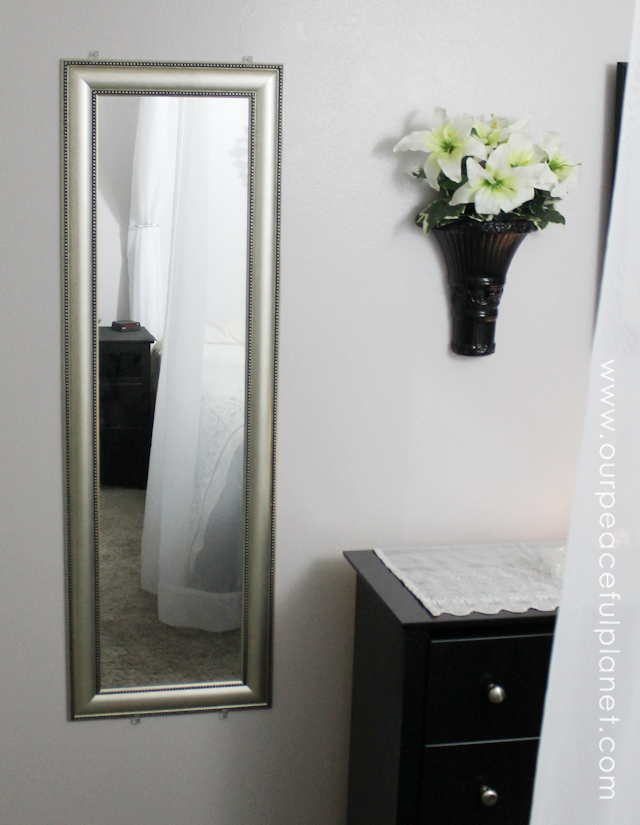 DIY Frugal Bedroom Decorating Mirror