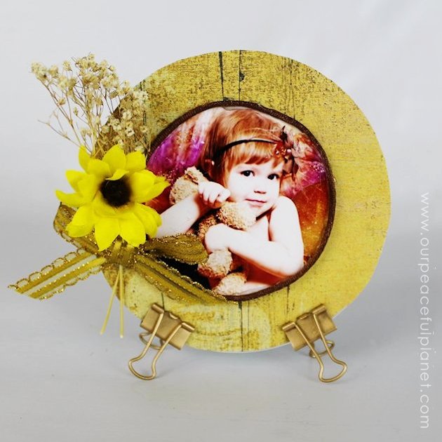 Make these pretty as a picture standing photos from old CDs or DVDs. Perfect for any occasion, its yet another upcycle idea from our CD crafts section!