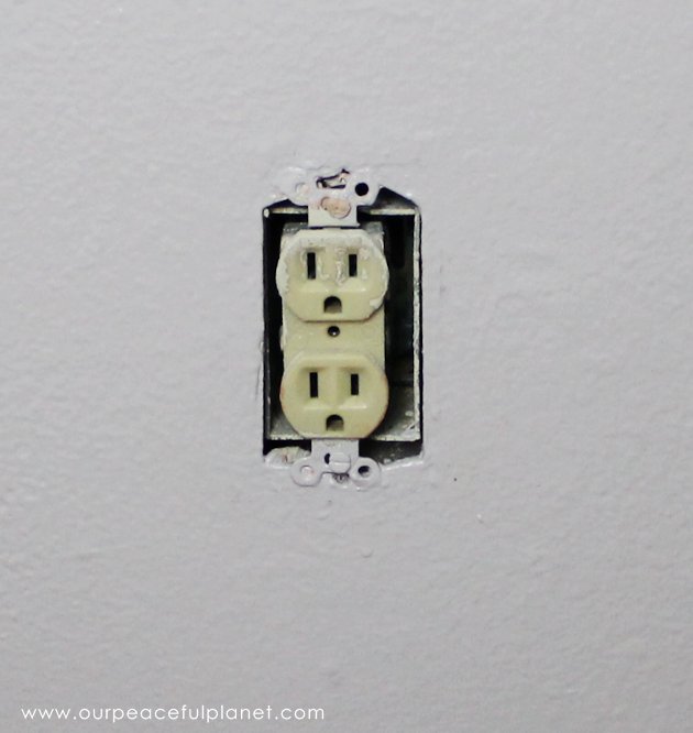Save time and money by painting outlets rather than replacing them. If you've got wall outlets that don't match you'll love this quick and inexpensive fix!