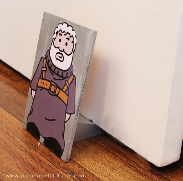 A quick and appropriate doorstop with free printables that you can make to honor this man whose huge size was only appareled by his huge heart. 