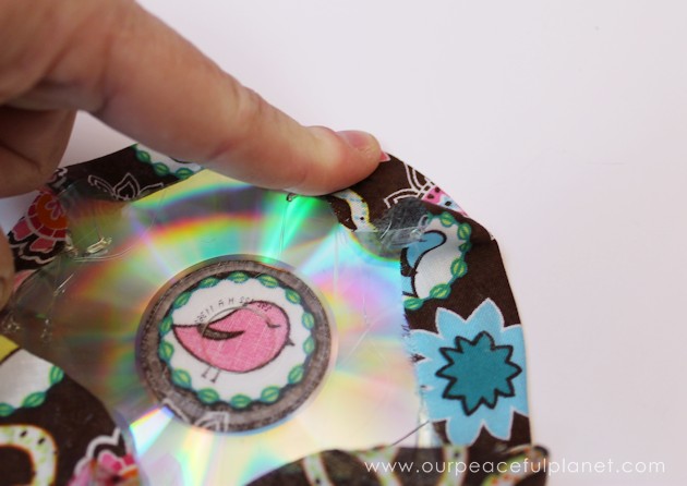 Recycle CDs and DVDs into these useful and pretty wall pouches! They're also a great way to use up scraps of fabric and have a multitude of fun uses.