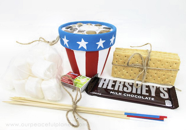 This little DIY smores kit comes complete with a mini campfire! It's great for summer and can even be used inside the house. It also makes a great gift.