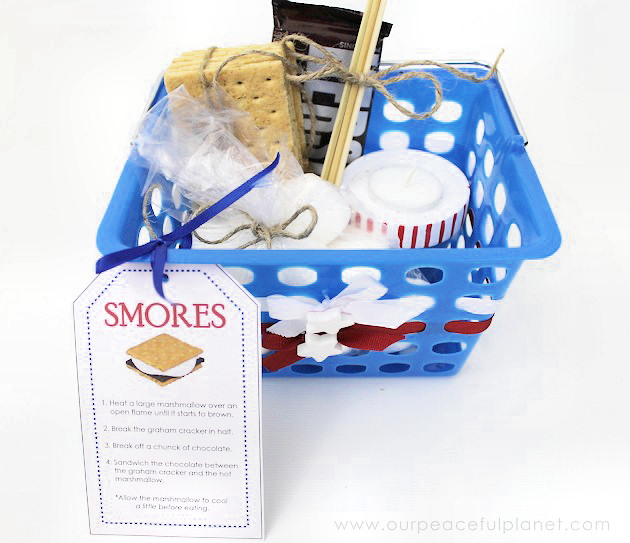 This little DIY smores kit comes complete with a mini campfire! It's great for summer and can even be used inside the house. It also makes a great gift.