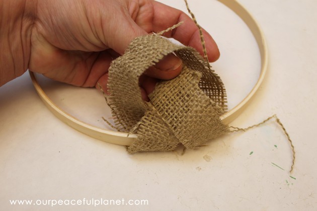 Quickly & inexpensively decorate your door or walls with this burlap wreath! All you need is a little burlap material & one side of an 8" embroidery hoop.