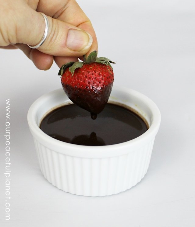chocolate.sauce.strawberries-4